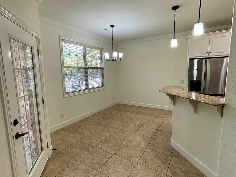 13x9 eat in kitchen