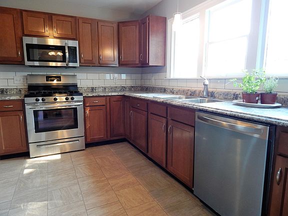 2nd image of 815 7th St NW