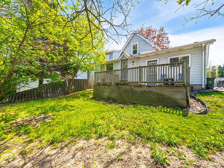 16 Royal Ave — Photo 43