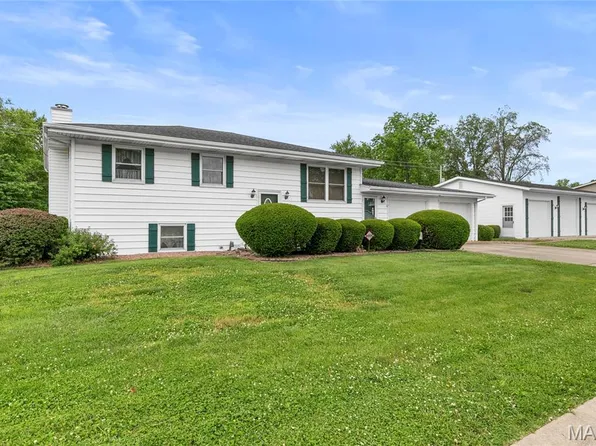 220 Elvira Dr, Fairview Heights, IL 62208