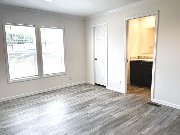 5th image of 933 Atlanta Dr