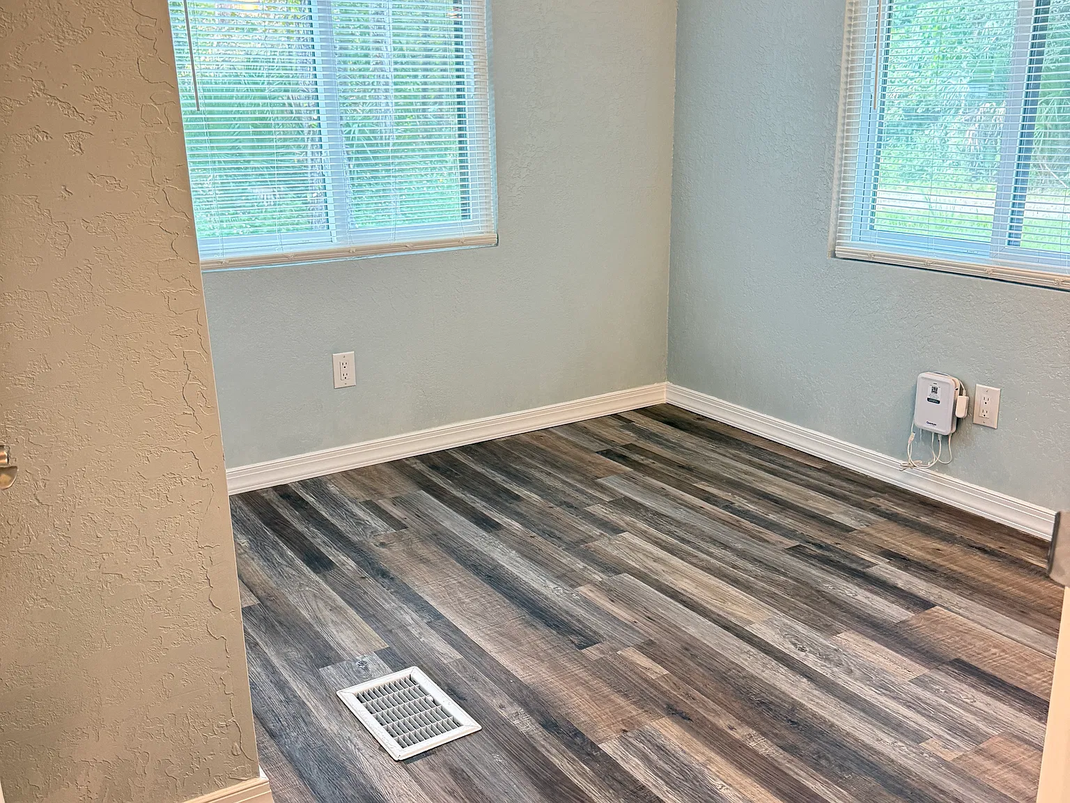 3 bed, 1000 sqft, $1,200 — Photo 4