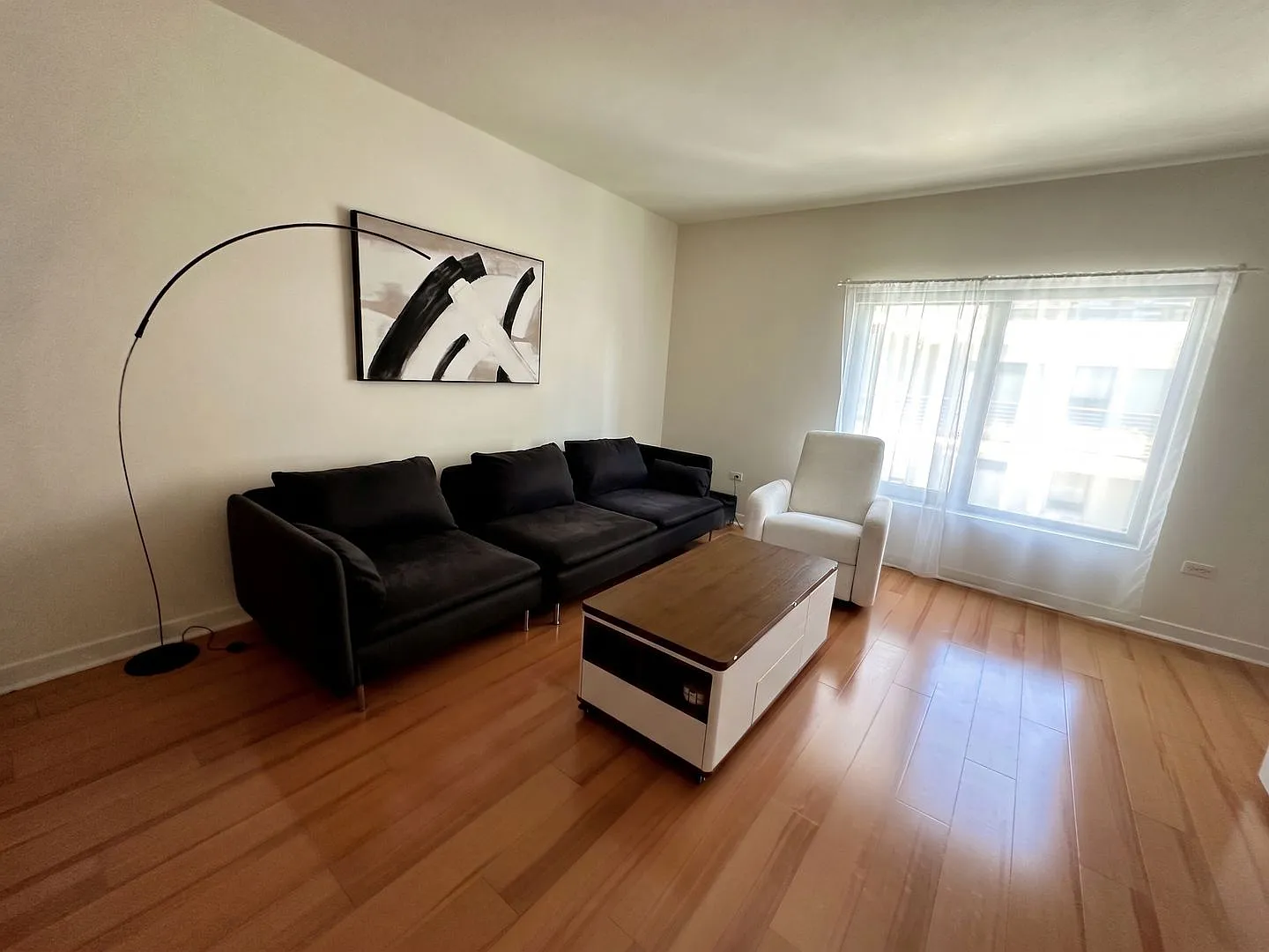 Spacious One Bedroom in Little Italy — Photo 4