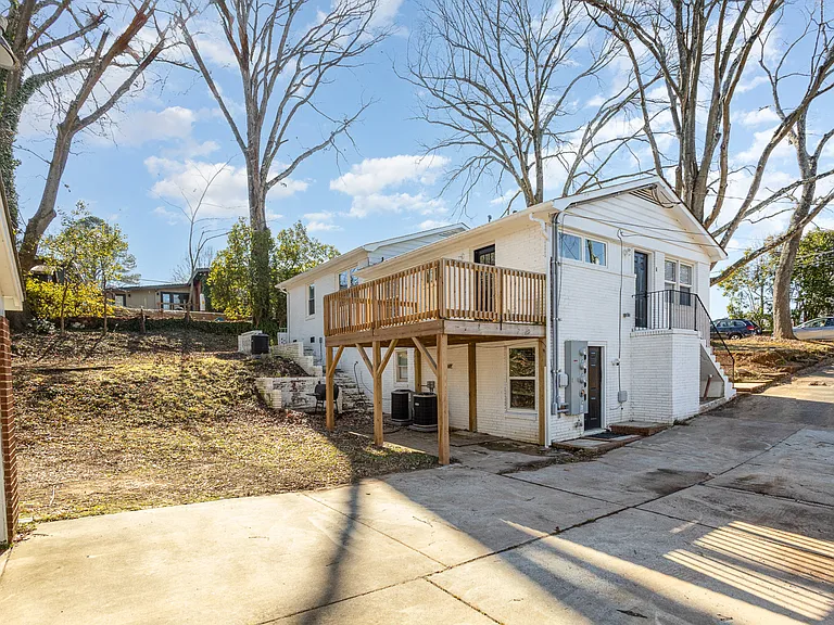 6037 Ingleside Dr #B — Photo 16