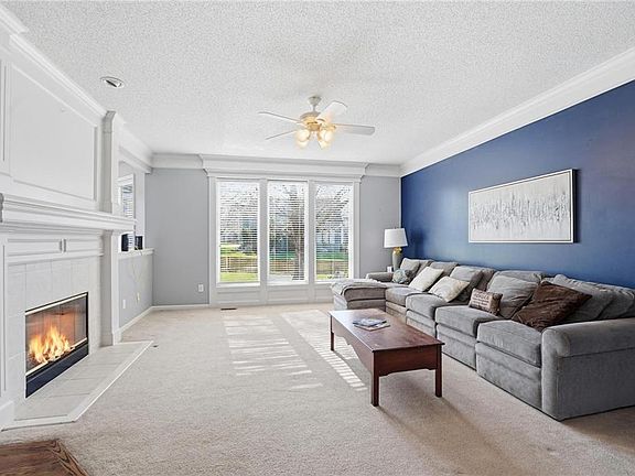 3rd image of 15808 Rosewood St