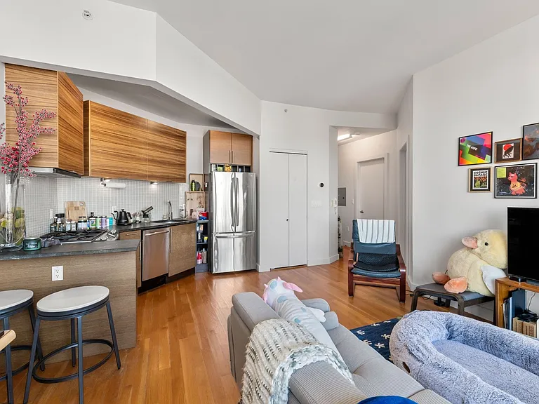 11-24 31st Ave #8B — Photo 6