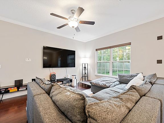 2nd image of 158 Hamlet Ct