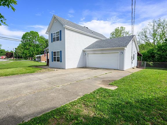2nd image of 806 Edgebrook Dr