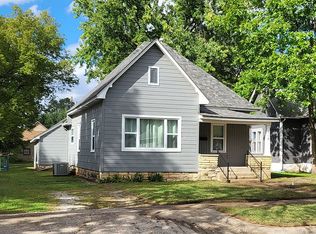 714 E 14th Ave, Winfield, KS 67156