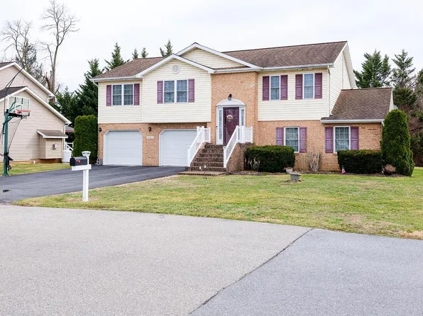 16903 Cavalry Dr, Williamsport, MD 21795