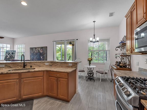 4th image of 1720 Kinsale Ct