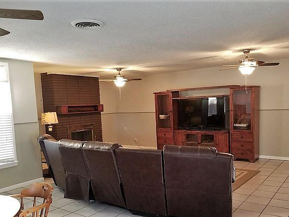 4th image of 2513 Princeton Ave