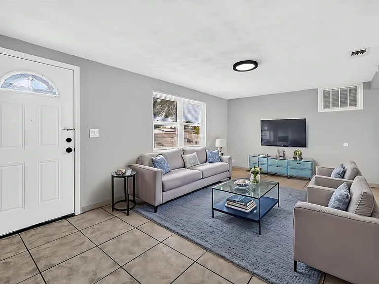 3409 Briar Cliff Dr — Photo 2