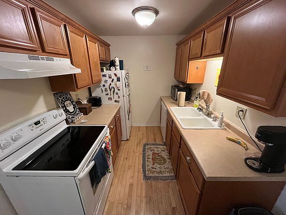 4th image of 2030 N Oakland Ave #208