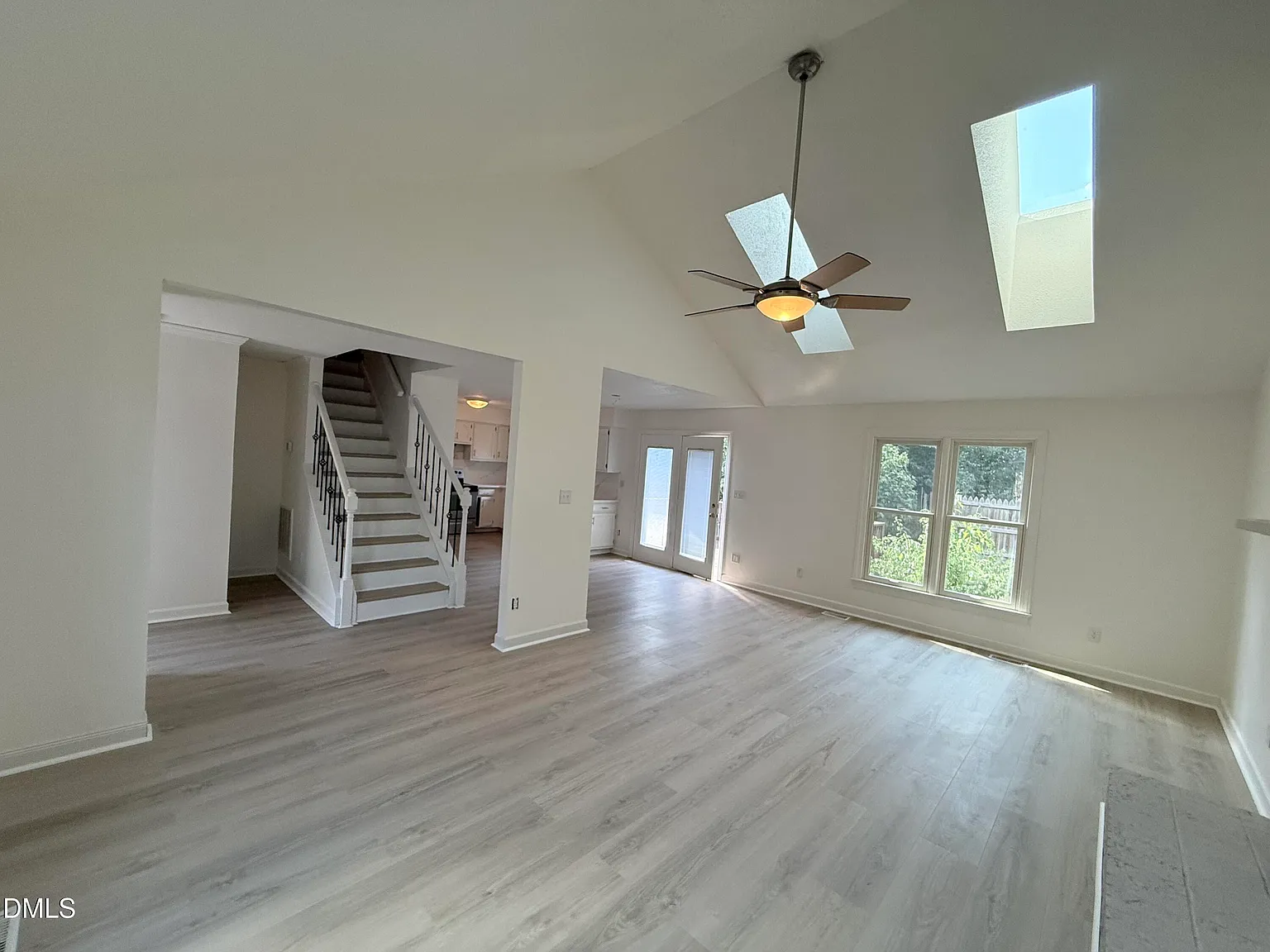 4 bed, 3.0 bath, $2,090 — Photo 3