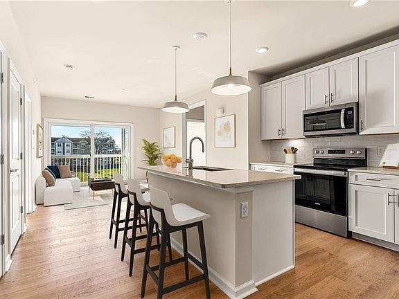 4th image of 141 E Point Dr #305