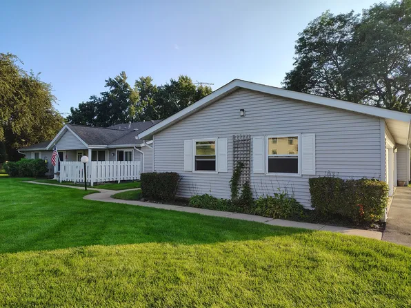 5205 Woodmar Ct APT C, McHenry, IL 60050