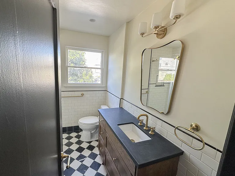 119 S Flores St #1/2 — Photo 15