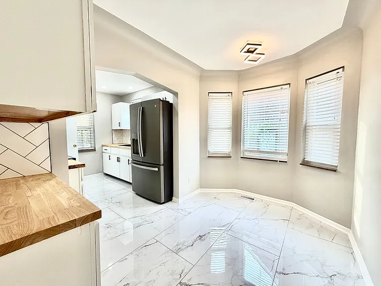18235 Tracey St — Photo 24