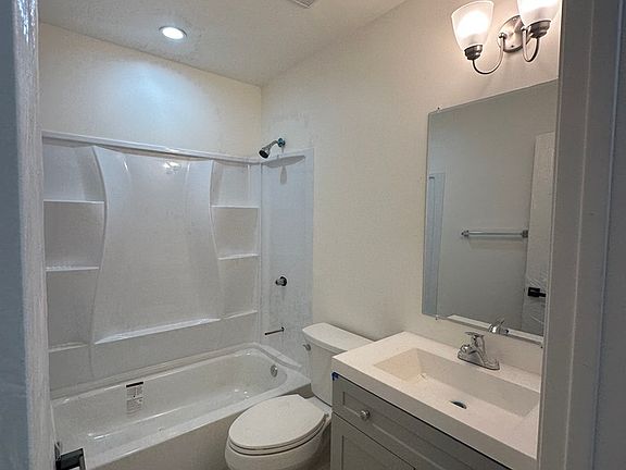 2nd image of 200 E Phillips St #200