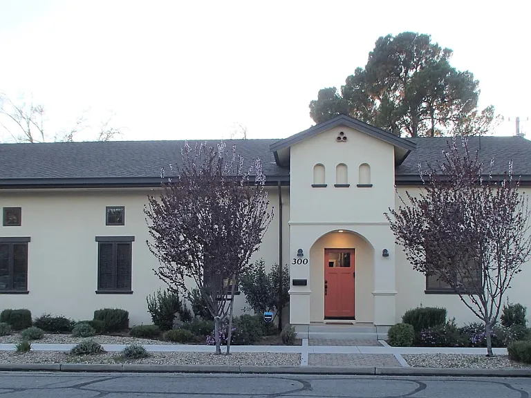 300 3rd St — Photo 1
