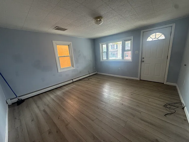 1510 Washburn St #R — Photo 3