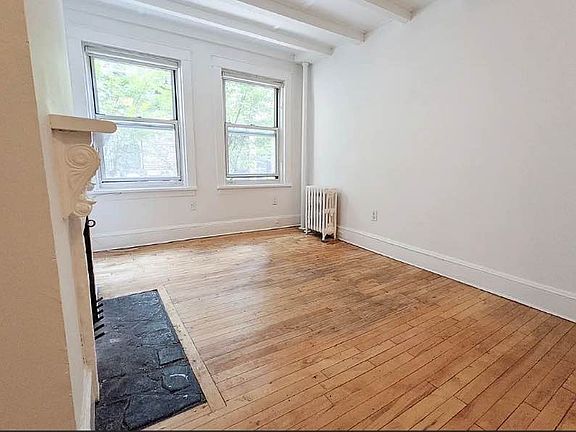 3rd image of 15 Cornelia St APT 1R