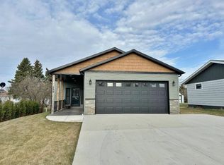 339 4th St SE, Garrison, ND 58540