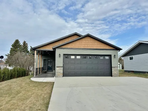 339 4th St SE, Garrison, ND 58540