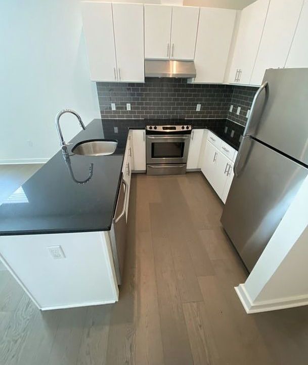 1st image of 2425 E Marshall St