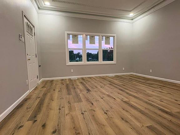 5th image of 539 N Grand Ave W
