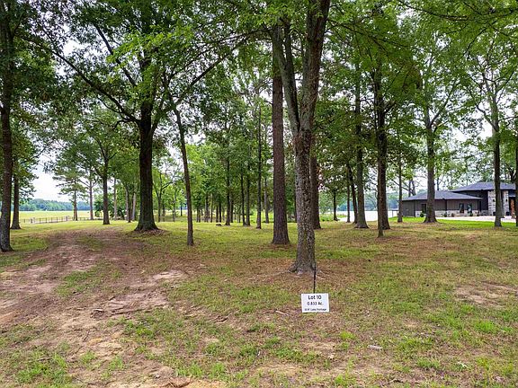 2nd image of 10 Eagles Nest Cir