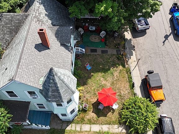 4th image of 140 S Elm St