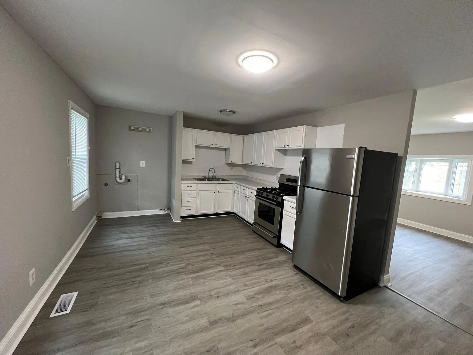 3 bed, 1200 sqft, $1,850 — Photo 4