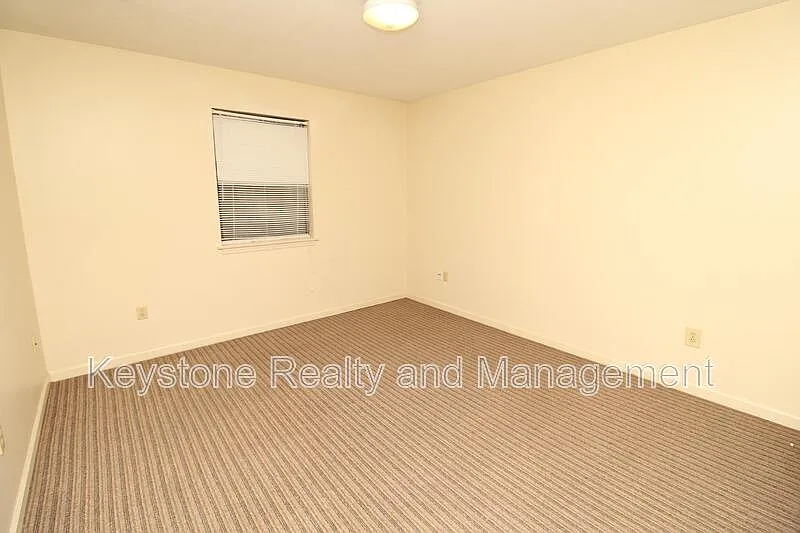 2 bed, 1.0 bath, 850 sqft, $895 — Photo 2