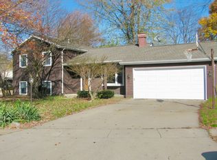 1901 Barberry Cir, Champaign, IL 61821