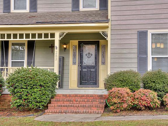 3rd image of 253 Ashley Cir