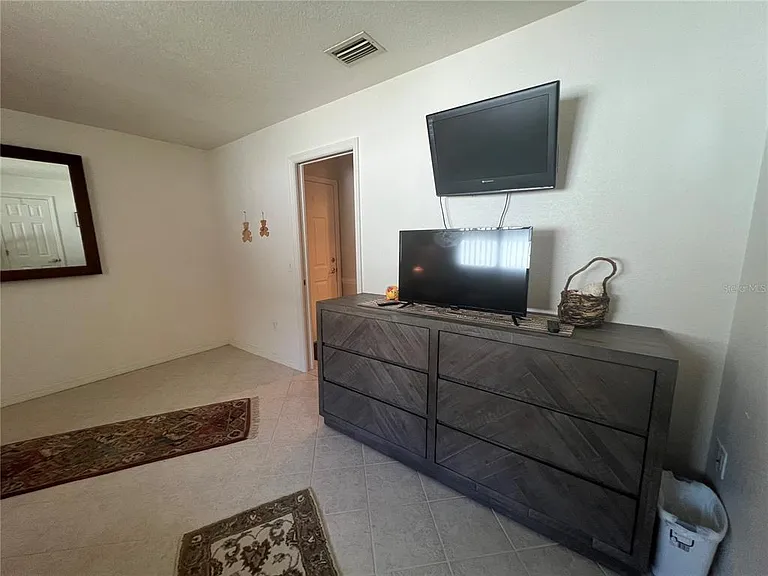 3177 Clifford St — Photo 16