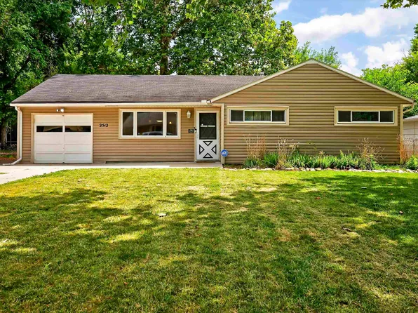 2512 SW Seabrook Ave, Topeka, KS 66614