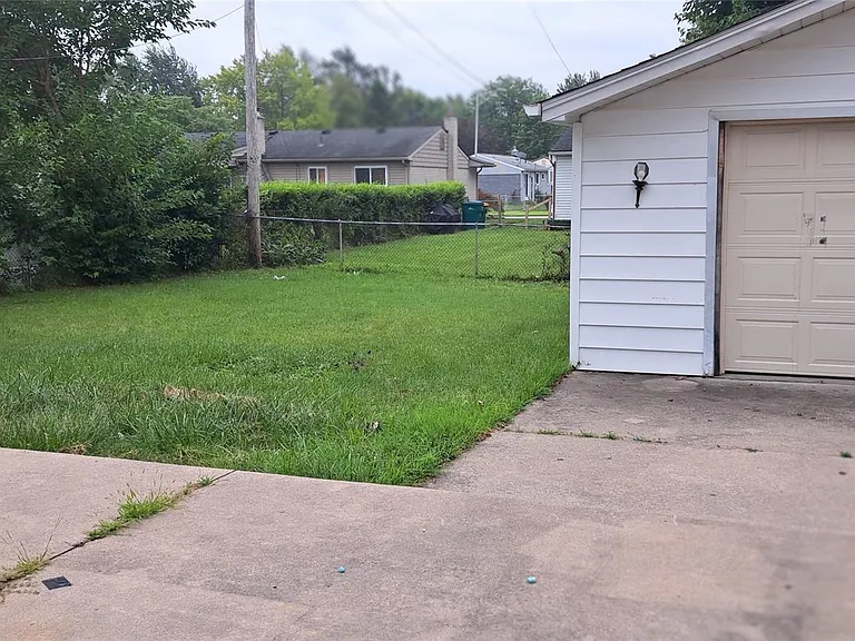 30525 Cherry Ave — Photo 2
