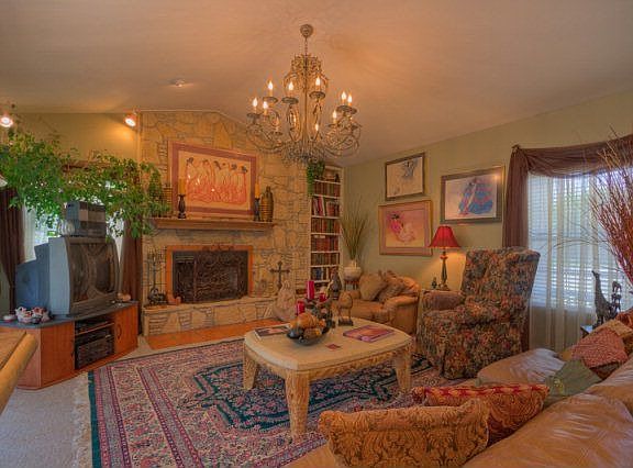 4th image of 1808 Leslie Dr