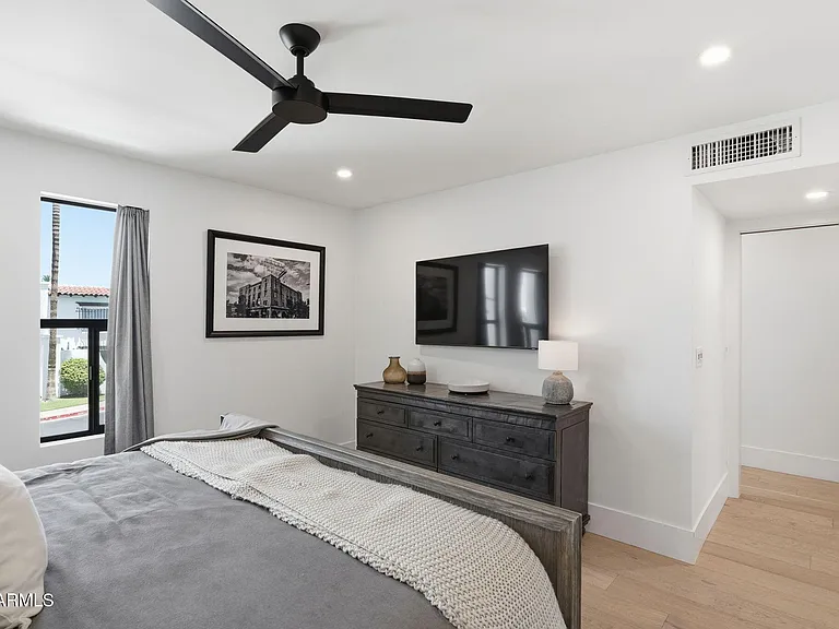 1921 E Medlock Dr — Photo 33