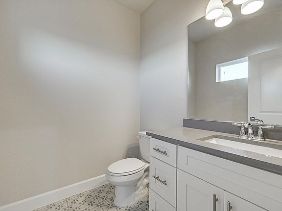 5th image of 5717 Woodlands Dr
