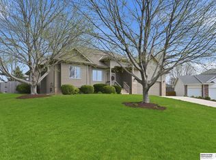 15217 Corby St, Omaha, NE 68116