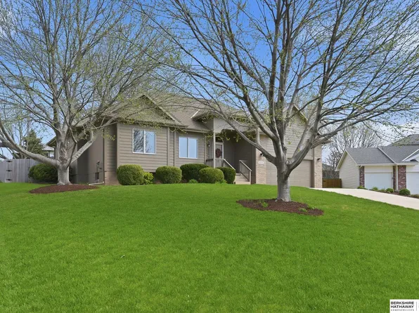 15217 Corby St, Omaha, NE 68116