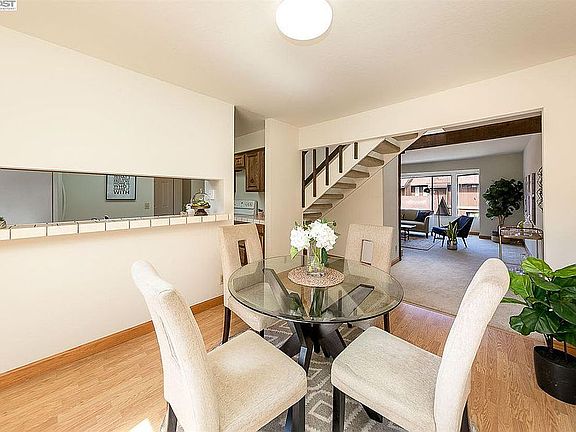 4th image of 2211 Oak Creek Pl