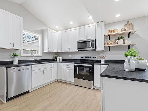 2nd image of 5521 S Randolph St #1