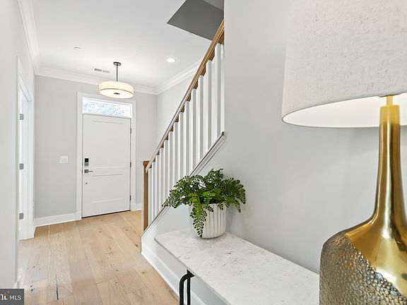 3rd image of 10310 Grosvenor Pl