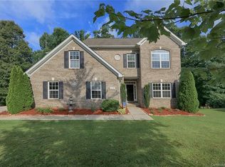 220 Winter Flake Dr, Statesville, NC 28677