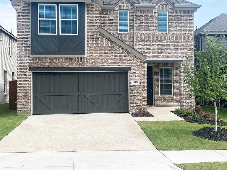 4011 Goldfinch Hvn — Photo 1
